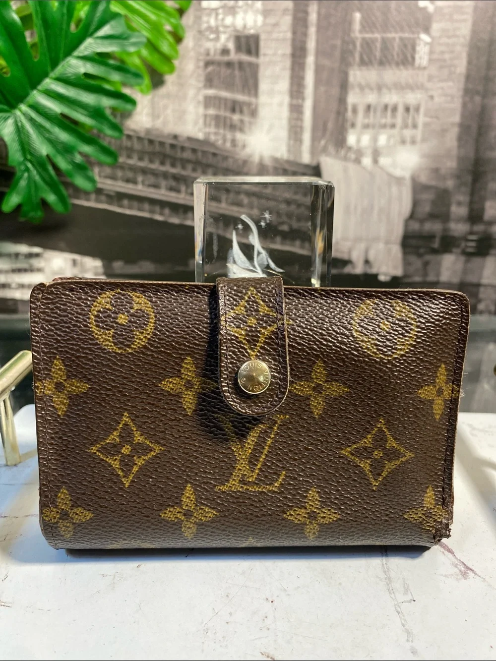 Authentic Louis Vuitton Vintage Monogram Kisslock Wallet - Picture 5 of 15